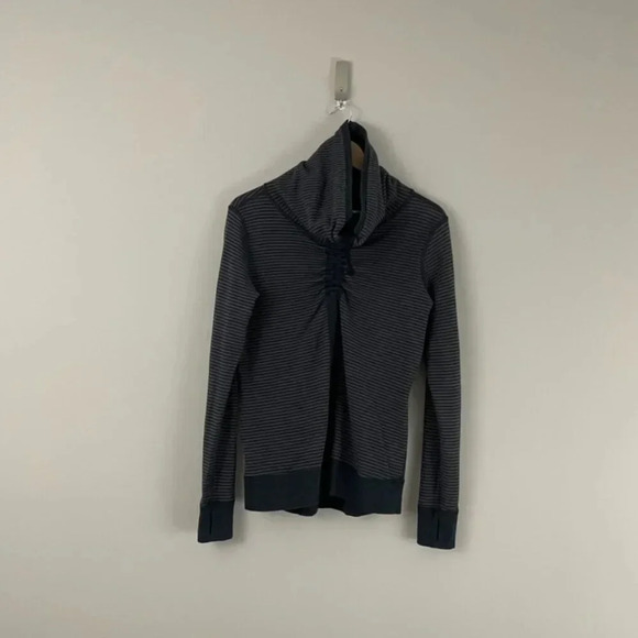 Lululemon In A Cinch Reversible Long Sleeve Tee Black/Stripe Size 6 - Picture 6 of 7